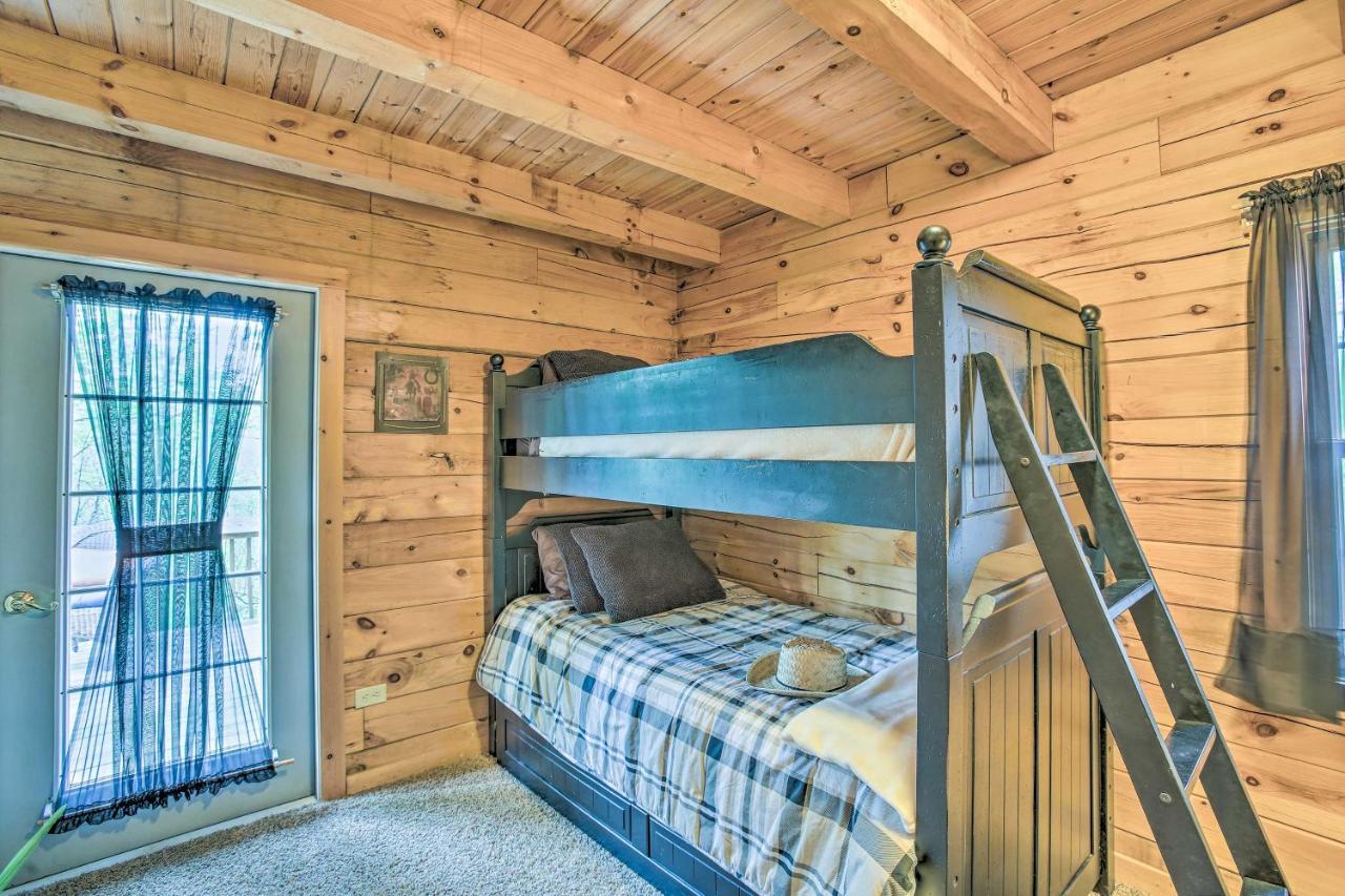 Resort Cabin With Fire Pit Golf, Hike And Play! Rothbury Exterior photo