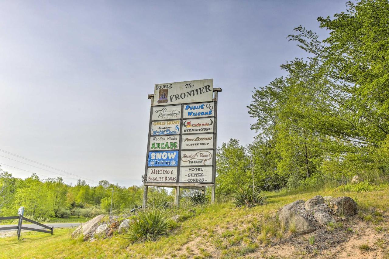 Resort Cabin With Fire Pit Golf, Hike And Play! Rothbury Exterior photo