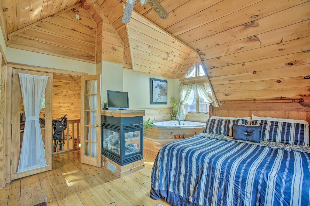 Resort Cabin With Fire Pit Golf, Hike And Play! Rothbury Exterior photo