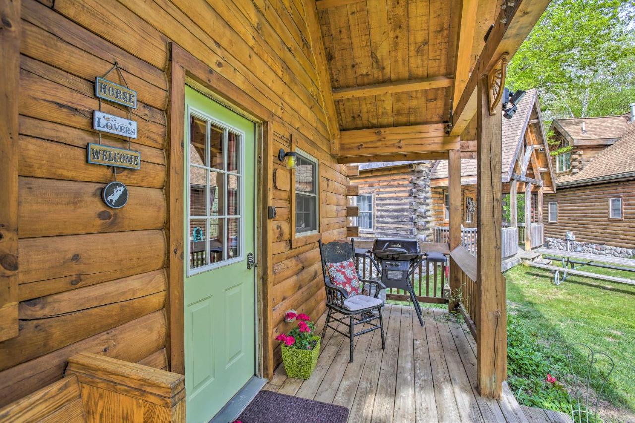 Resort Cabin With Fire Pit Golf, Hike And Play! Rothbury Exterior photo